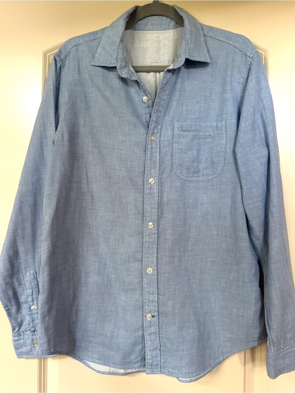 Gap Men's Sz M,Double Layered Light Blue Chambray Button-Up Long Sleeved Shirt